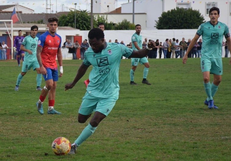 El Badajoz tira de pegada para tumbar al colista